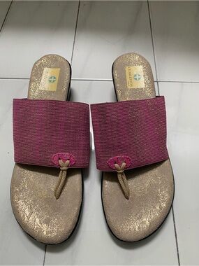 CHARLESTON SHOE CO. Magenta Slide Sandals with Gold Glitter Footbed